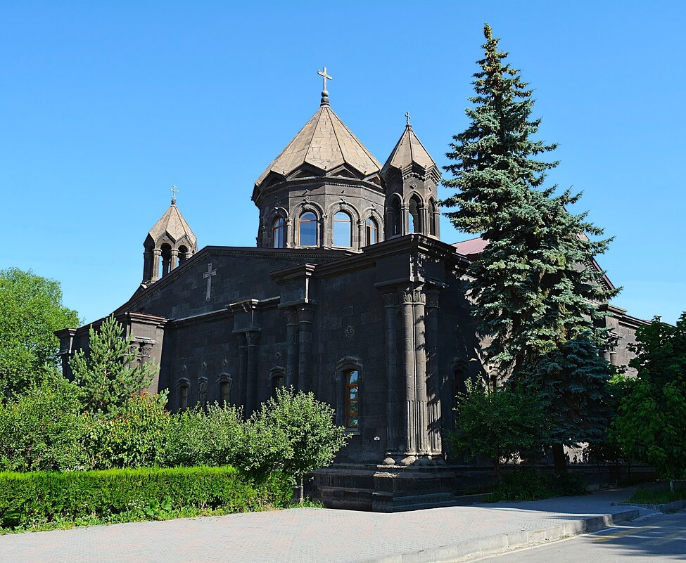 Церковь Сурб Аствацацин (Святой Богородицы) в Гюмри - Русский Шах Гончар