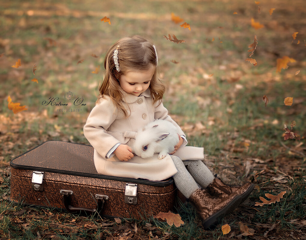 Девочка с кроликом - Екатерина Сучугова