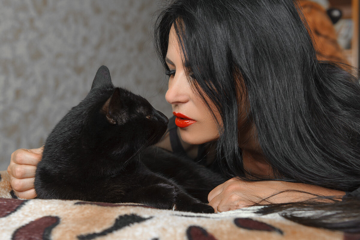 Девушка и черный кот. - Анжелика Маркиза