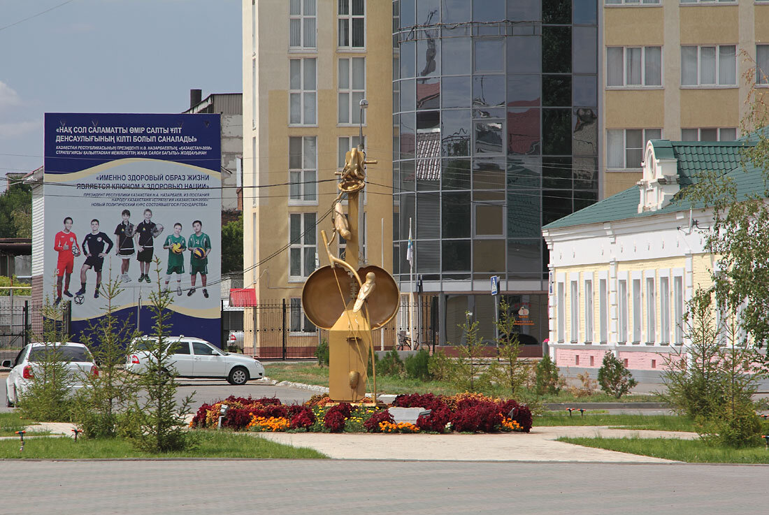 Памятник кобызу. Уральск - MILAV V