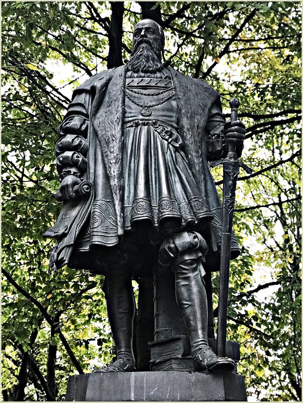Памятник герцогу Альбрехту, основателю Кёнигсбергского университета. - Валерия Комова