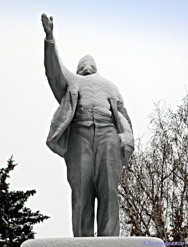 Товарищи, убирайте вовремя снег! Лопаты продают там!! :-) - Андрей Заломленков