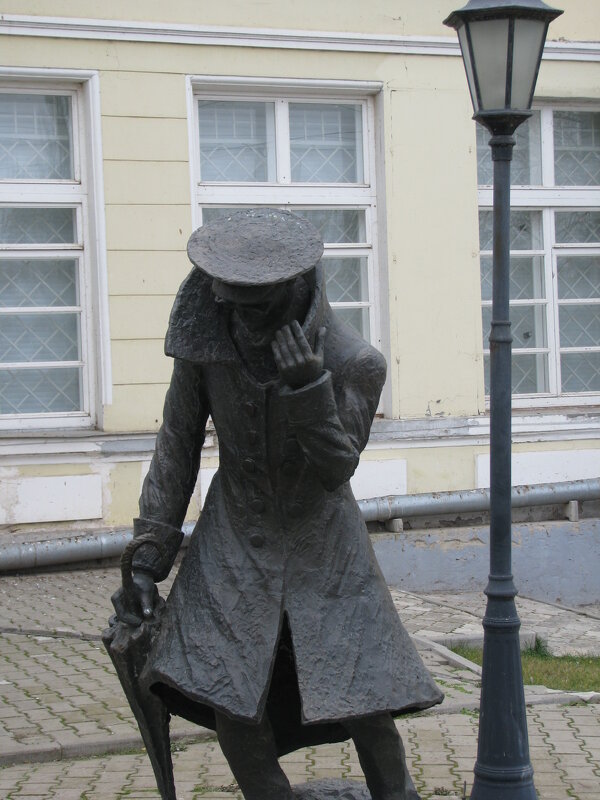 памятник Чехову возле гимназии Чехова в Таганроге - Vlad Proshin 