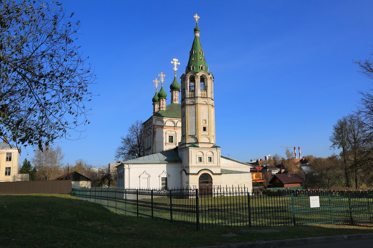 Троицкая церковь в Серпухове Tropki.ru - путешествия и отели по всему миру https://tropki.ru/rossiya - Ninell Nikitina