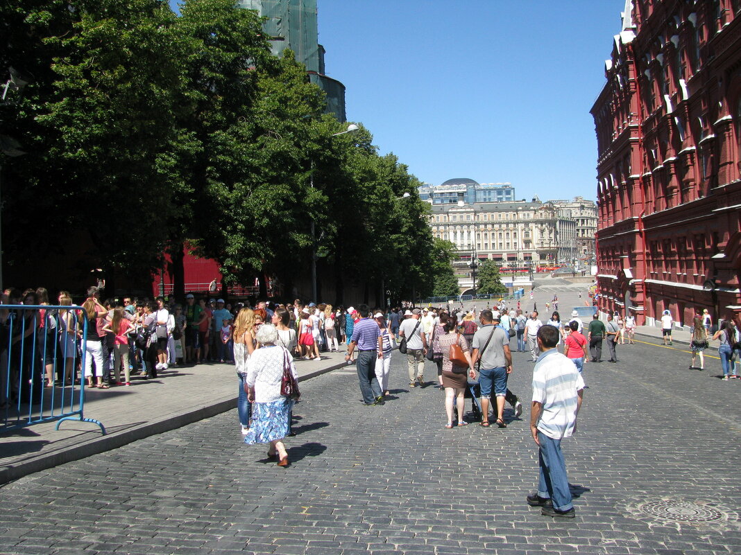 Москва. Красная площадь. К Ленину... - Владимир Драгунский