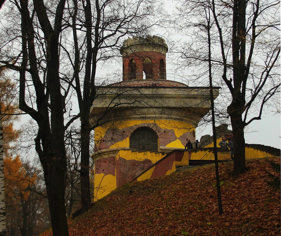 Осенью в парке рядом с Историей... - Tatiana Markova