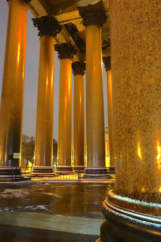 колонны Исаакиевского собора - Елена 