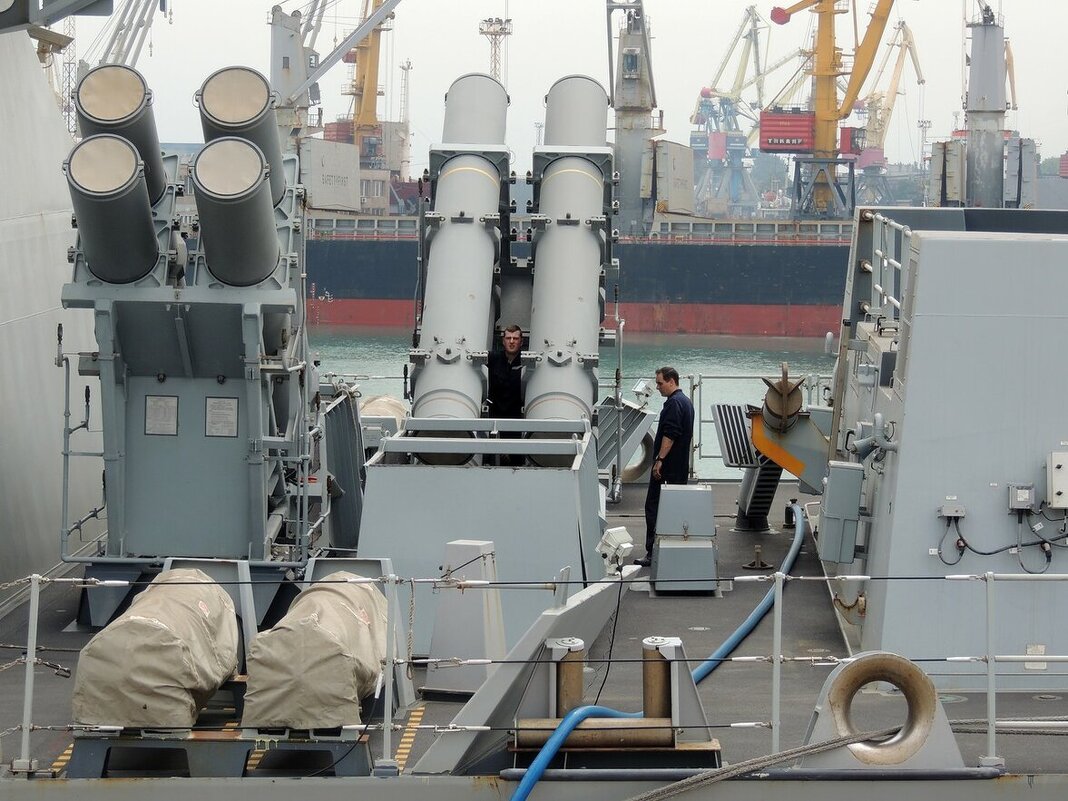 Эсминец HMS «Duncan» (D37) Королевских ВМС Великобритании в Одесском порту - Юрий Тихонов