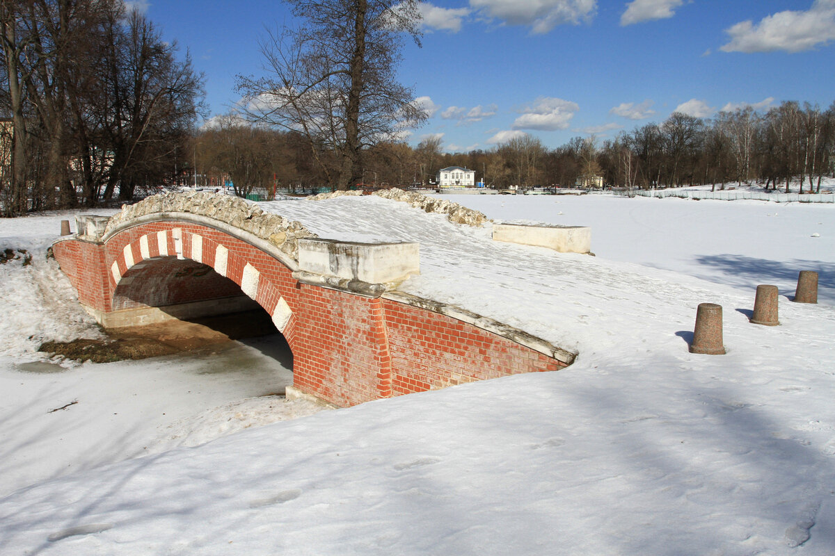 Горбатый мост - Игорь Белоногов