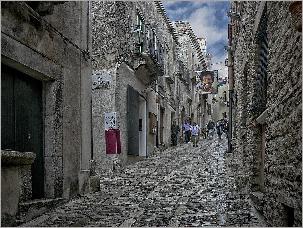 Одна из главных улиц древнего Эриче. Сицилия - Lmark 