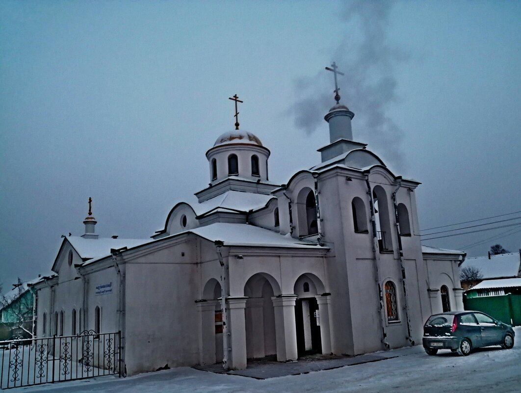 Церковь  на  окраине... - Vladimir Semenchukov