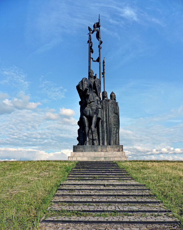 Памятник Александру Невскому и его Дружине. - Лариса С.