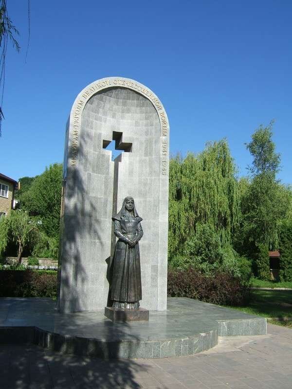 Памятник  "  Сестра Милосердия"... - Евгений 