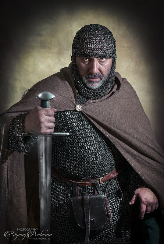 Автопртрет в образе норманнского рыцаря XI века - Евгений Печенин