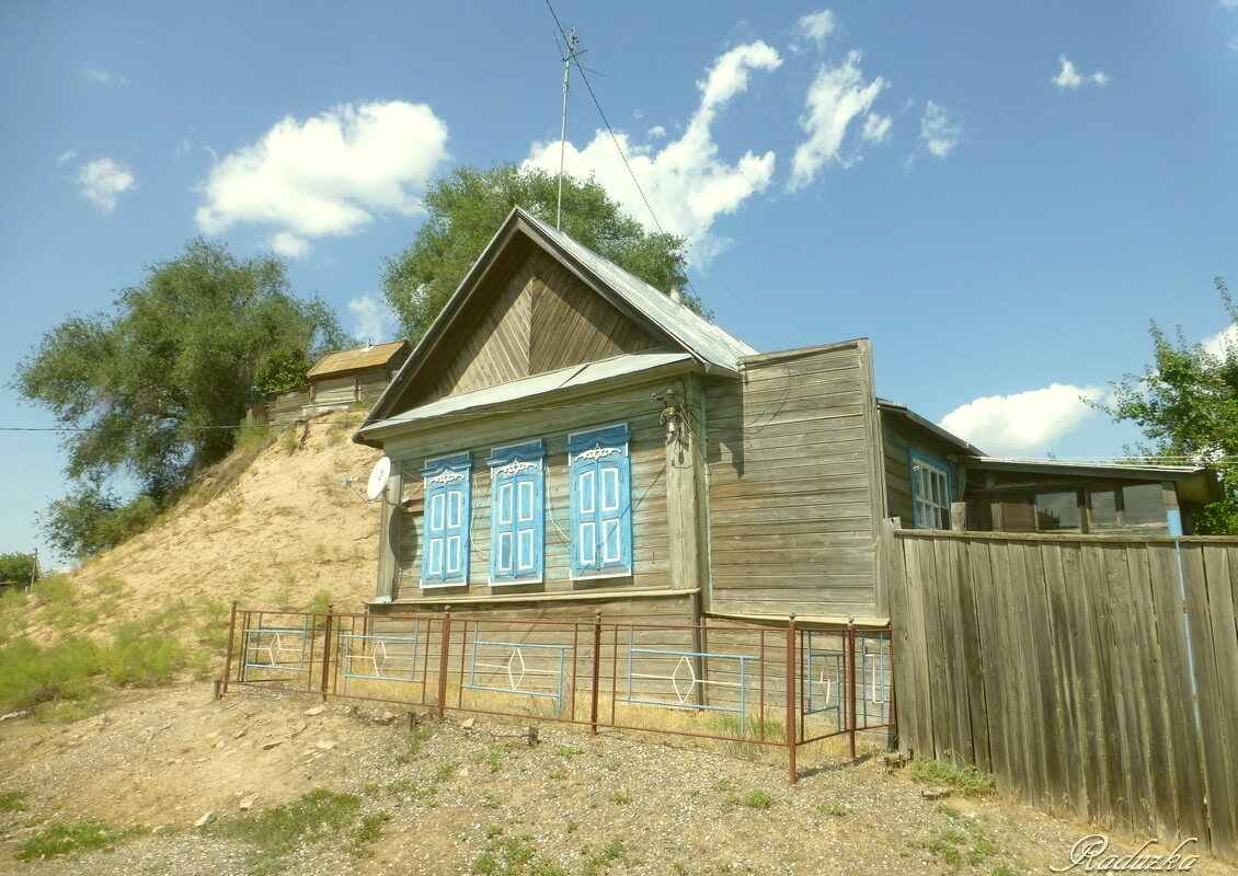 Ставни голубые, наглухо закрытые... - Raduzka (Надежда Веркина)