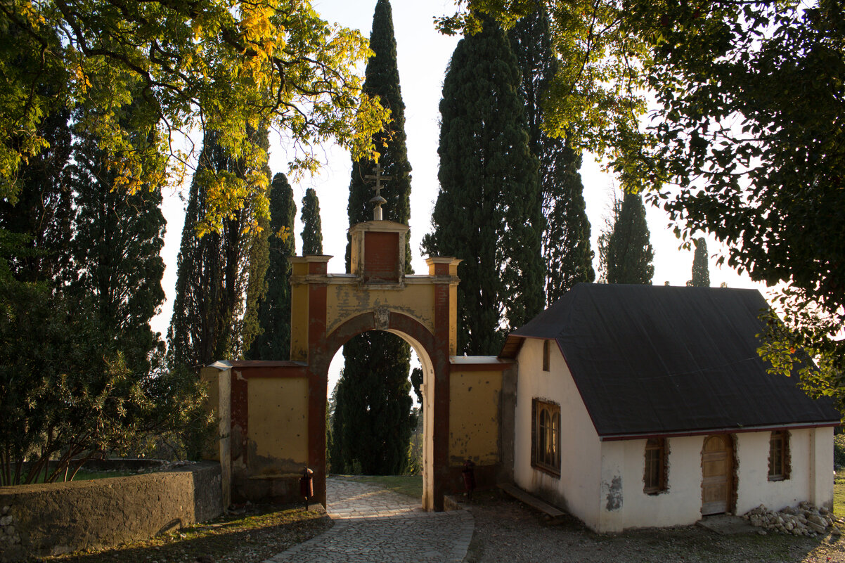 Во дворе Афонского монастыря - Светлана 