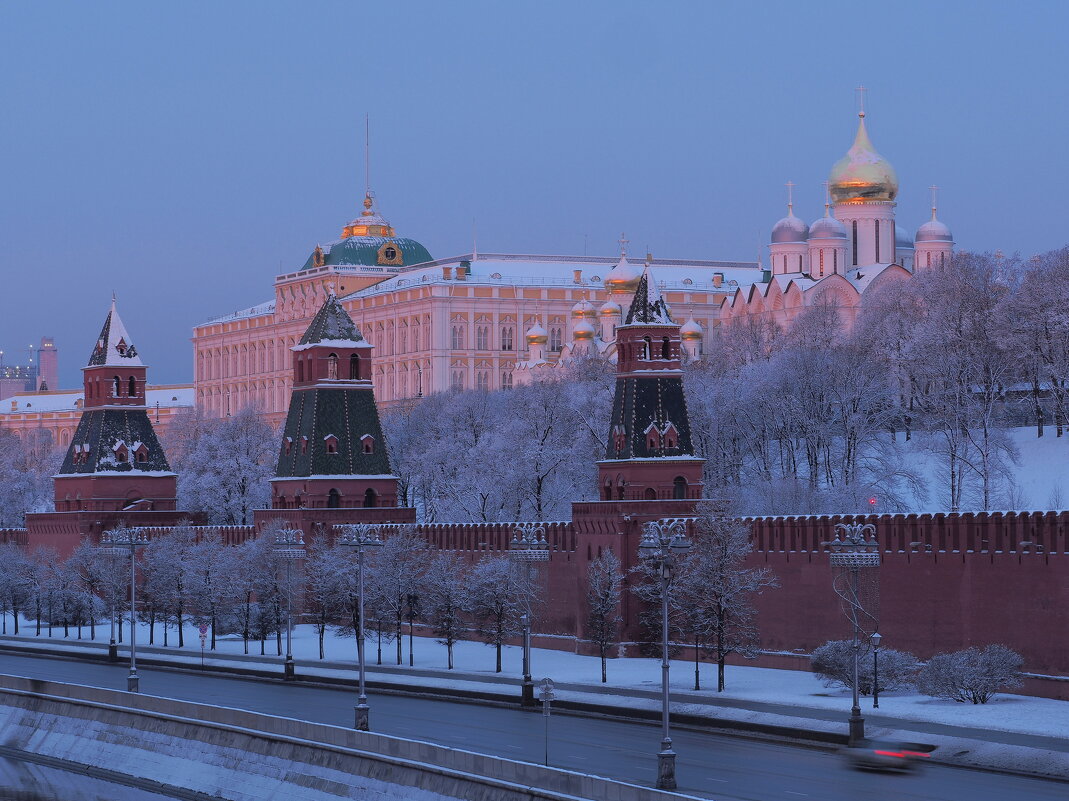 Встречаю утро вместе с Москвой. - Евгений Седов