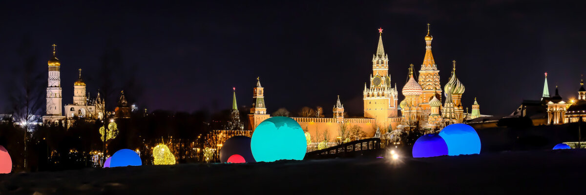 Кремль светящими шариками - Георгий А