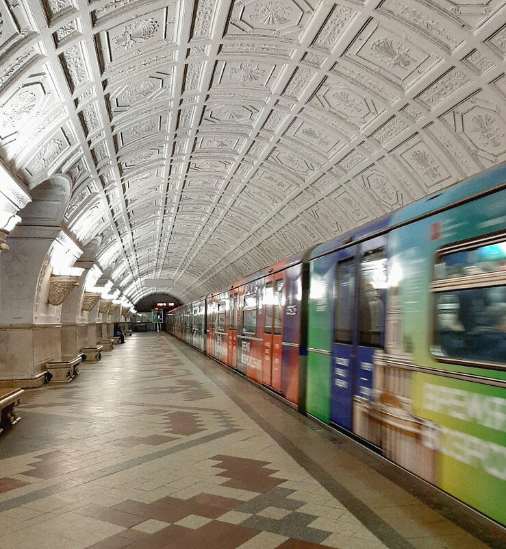 В метро - Ирина Via
