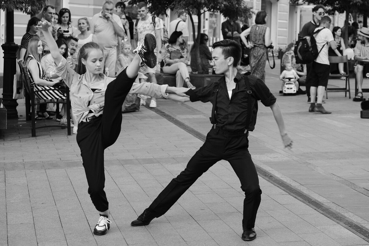 Танцы на улицах - Mихаил K