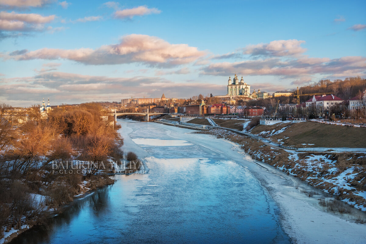 Река Днепр храм