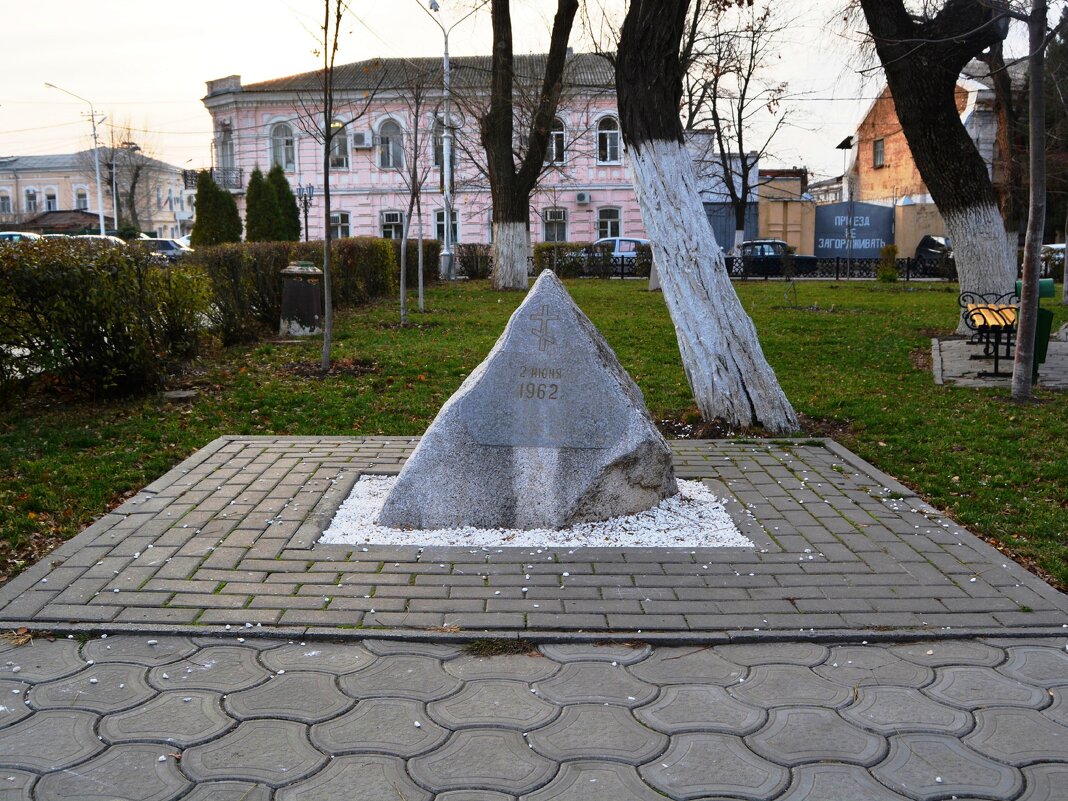 Новочеркасск. Памятник жертвам трагедии 1962 года. - Пётр Чернега