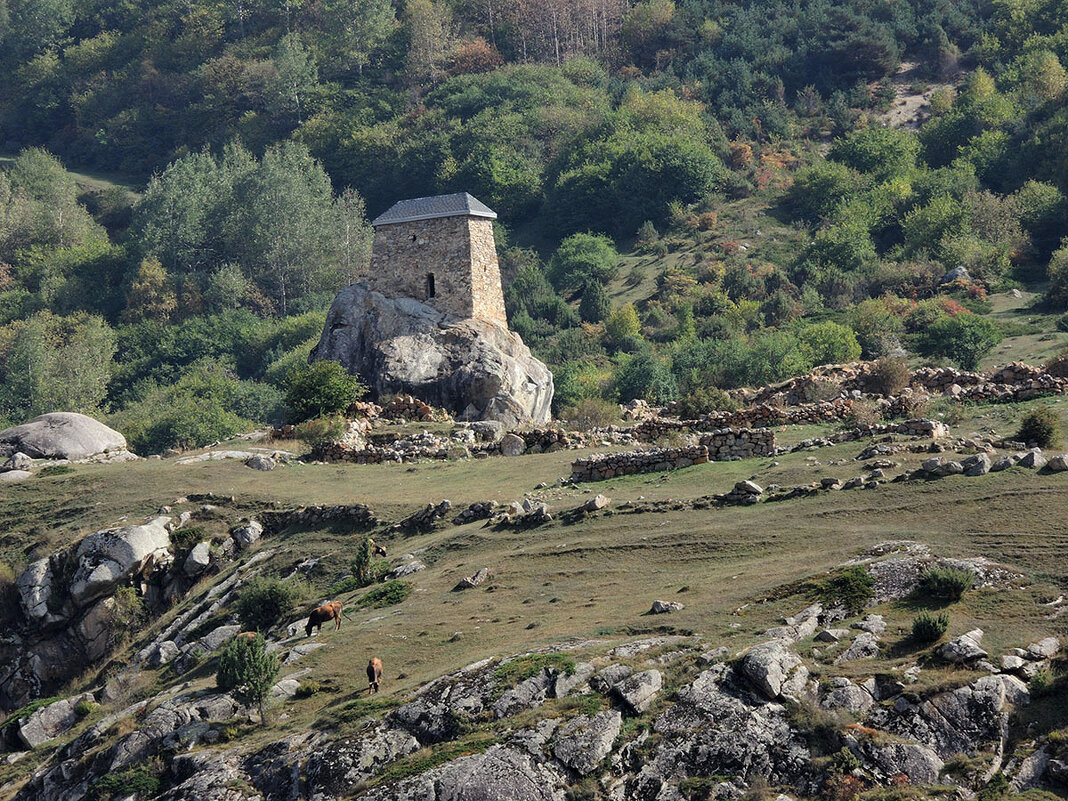 Сторожевая башня Амирхан-Кала. Верхняя Балкария. - Александр 