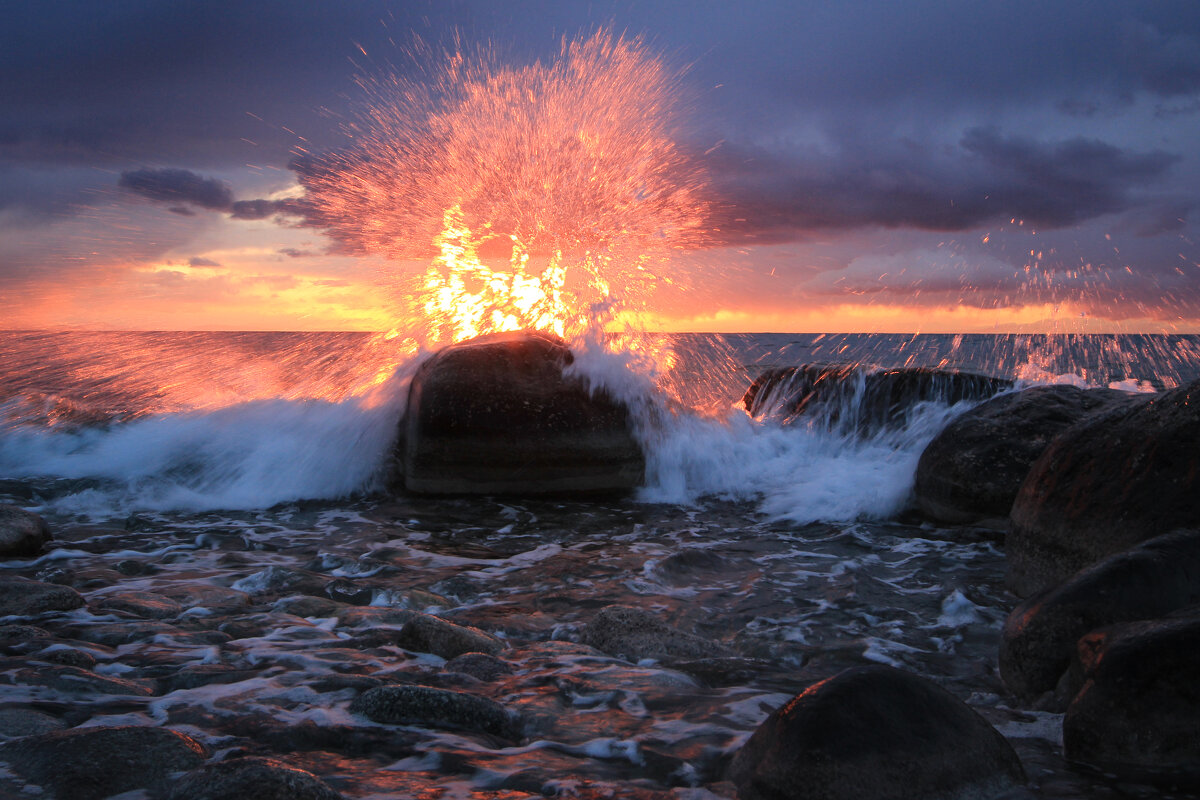 Огонь заката на воде - Roman Arnold