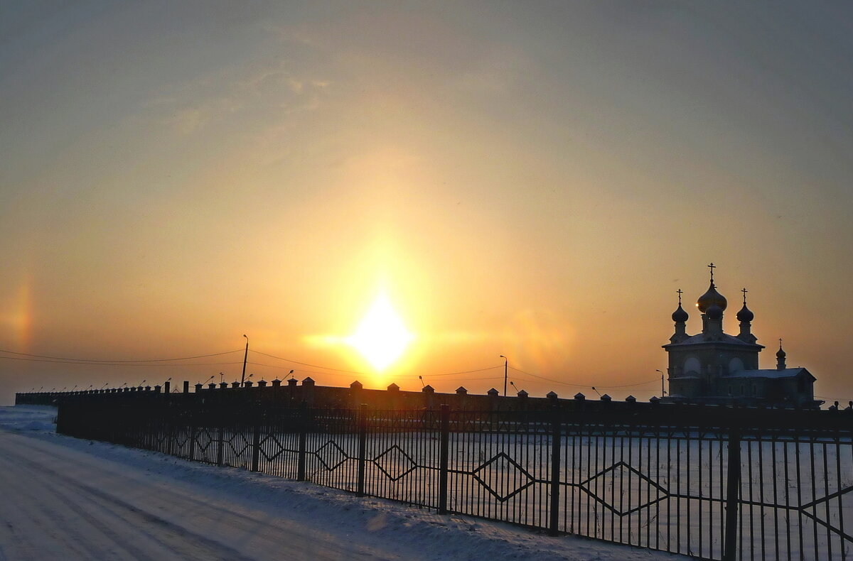 Световые солнечные столбы над Челябинском - Анатолий Мо Ка