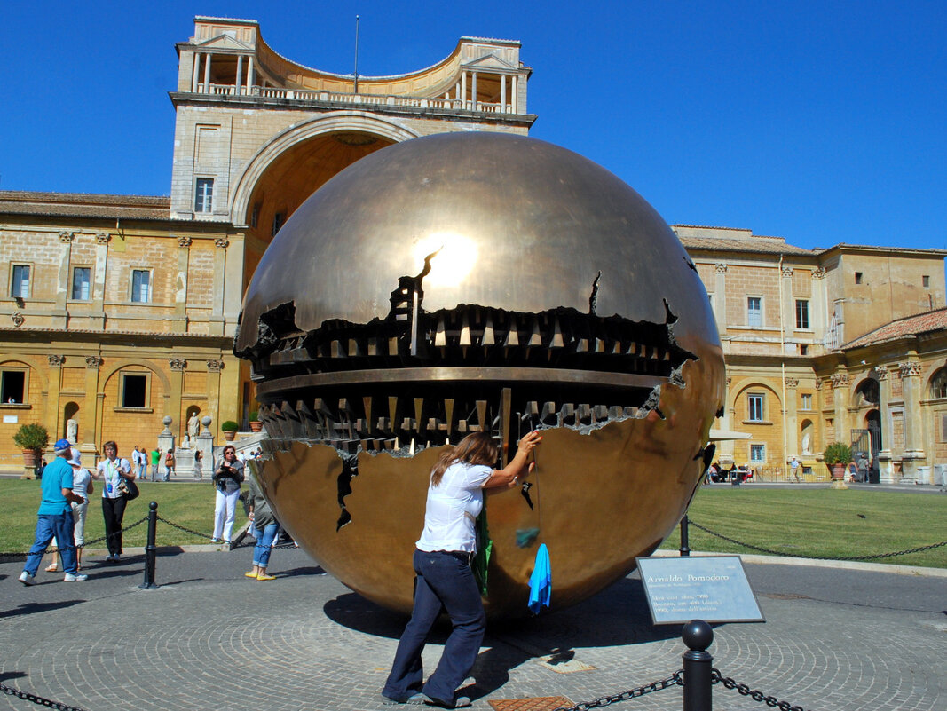 Золотой земной шар в Ватикане - Ольга (crim41evp)