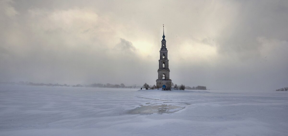 Калязинская колокольня в снежном буране - Константин 