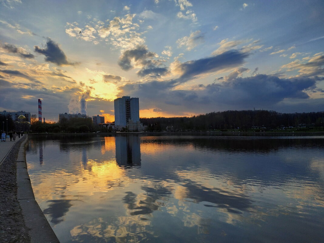 Закат на городском пруду - Андрей Лукьянов