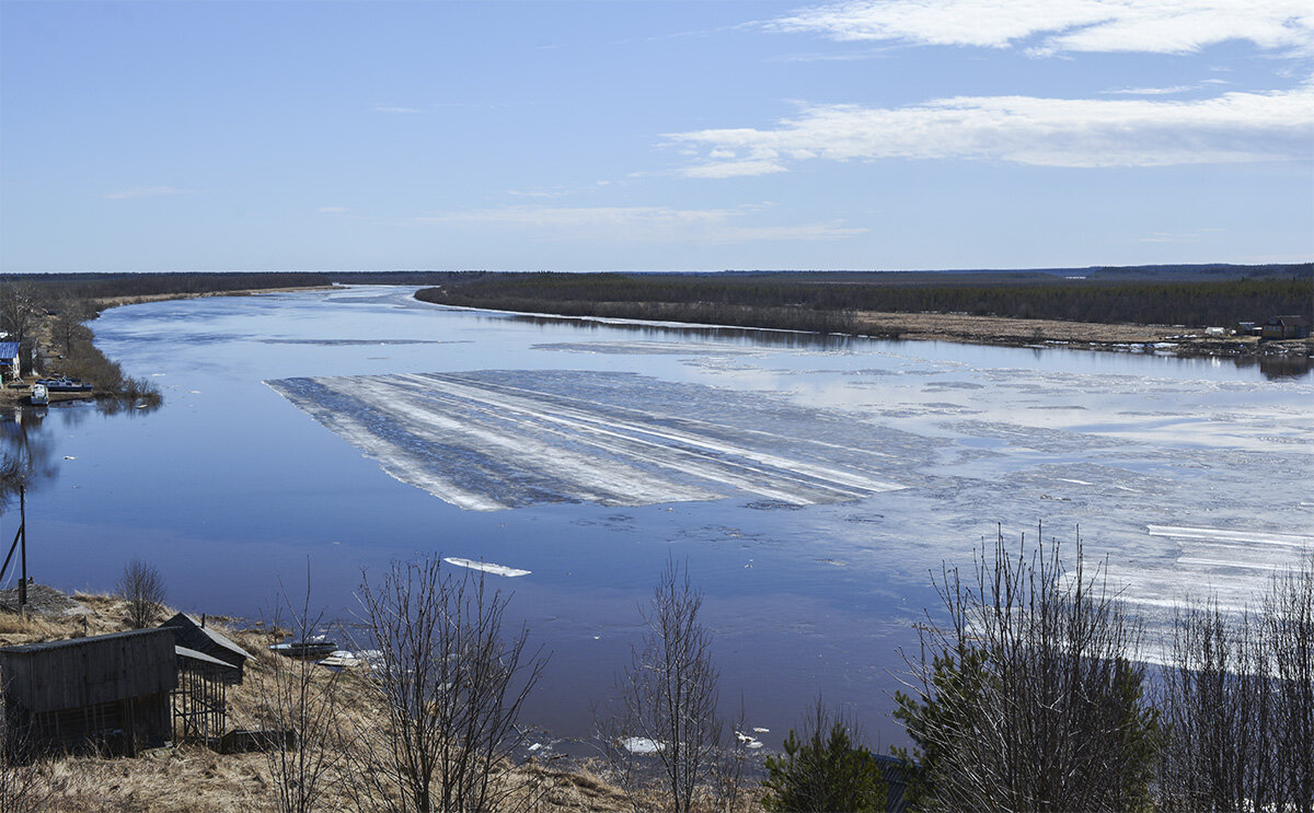 Огромная льдина на реке Онеге. - Марина Никулина