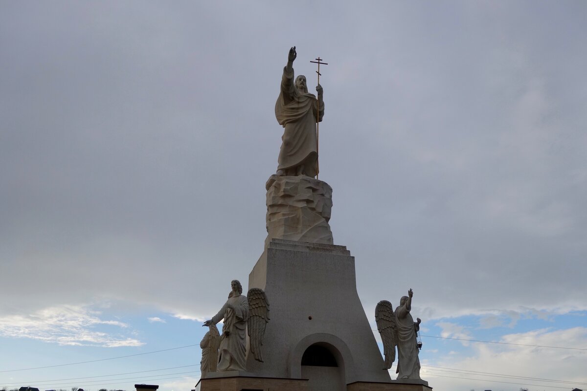 статуя Христа в архитектурном комплексе в Ессентуках - Елена 