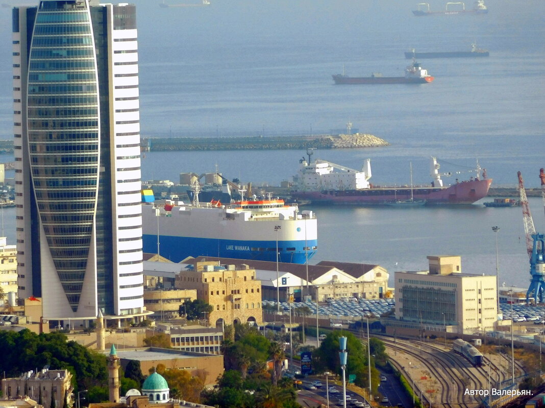Вид на нижний город, порт и море. - Валерьян Запорожченко