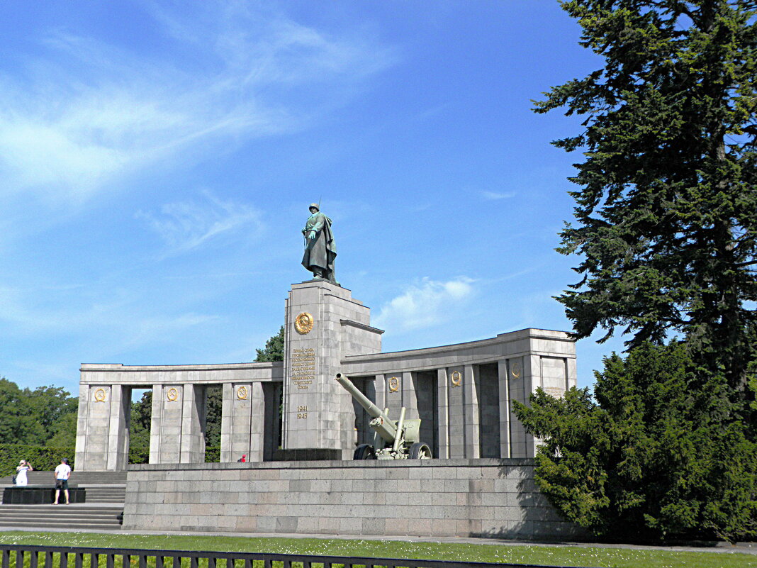 Памятник советскому войну-освободителю в Берлине. - Галина 