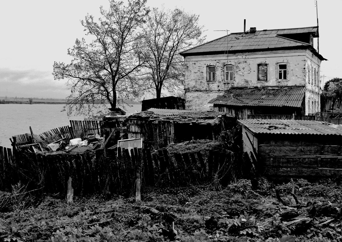 Двуххэтажный дом над Окой - Евгений Кочуров