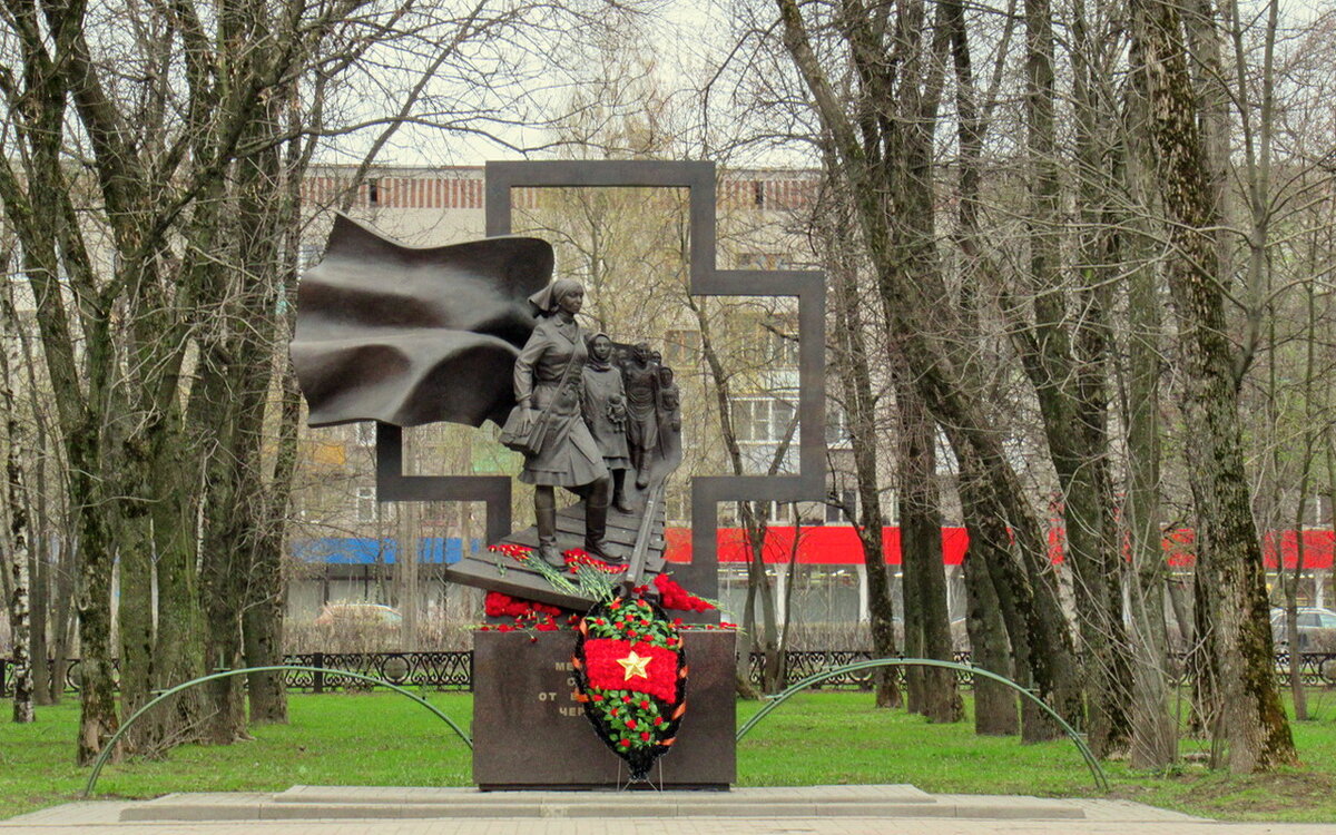 Памятник медицинским сестрам в Череповце - Ольга Елисеева