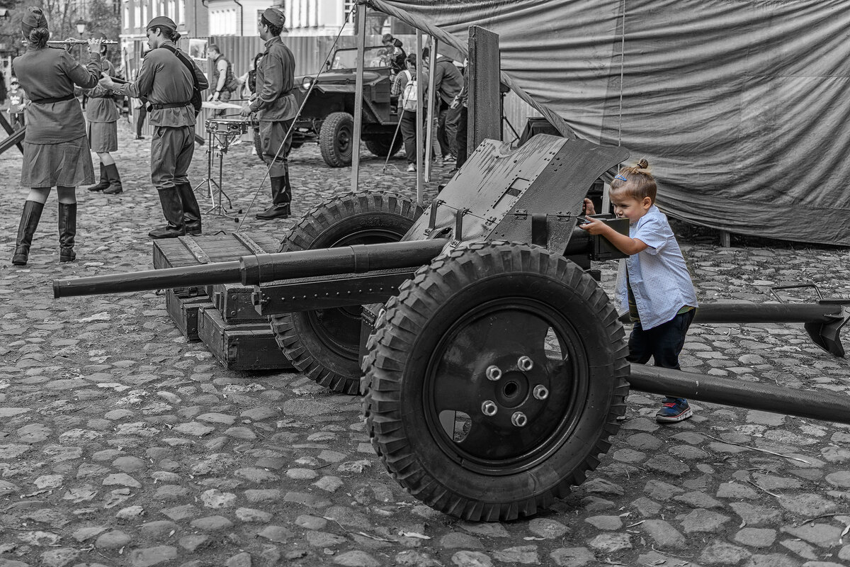 Пушки детям не игрушки - Борис Гольдберг