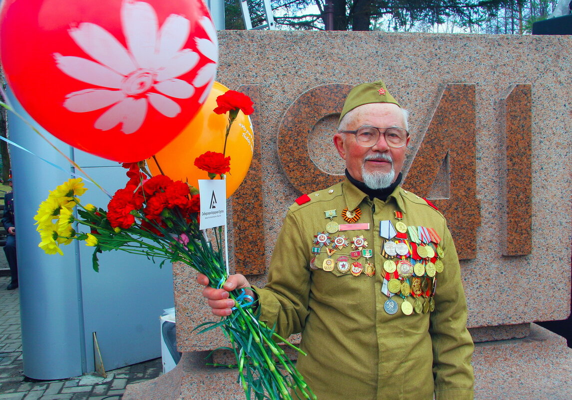 ВСПОМНИМ  9  МАЯ  2010  ГОДА - михаил пасеков