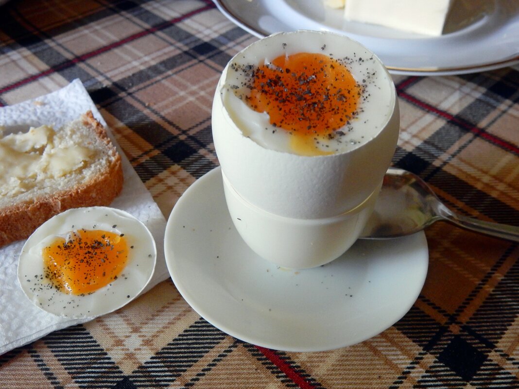 Яйцо в смятку на завтрак с чёрной солью - ТаБу 