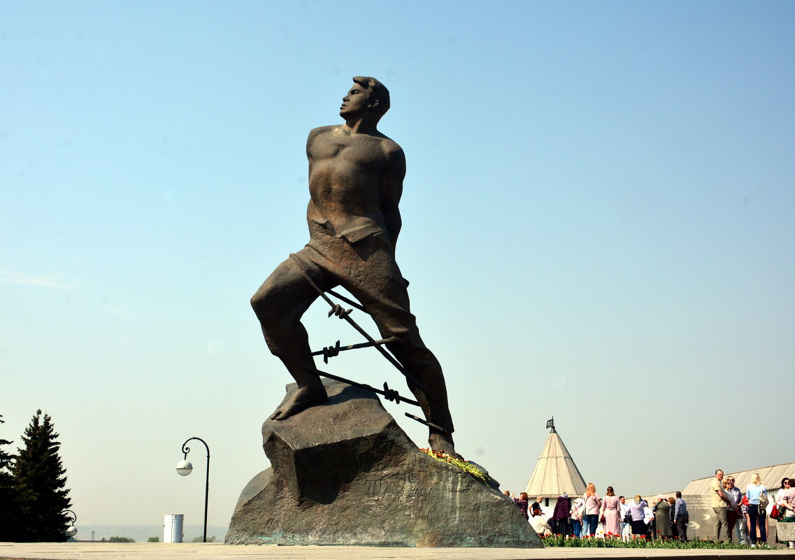 Памятник Герою Советского Союза Мусе Джалилю. - Yuriy Rudyy