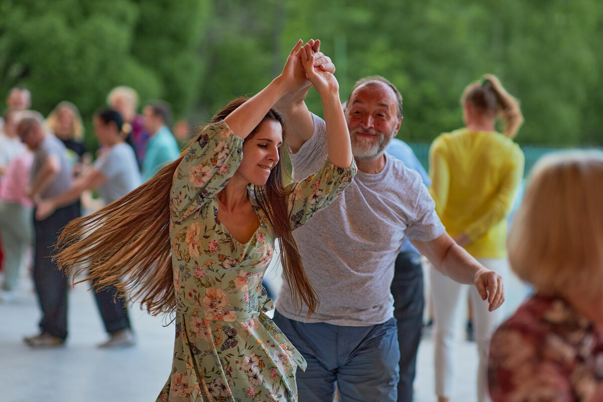 Танцы летом в Питере - юрий затонов