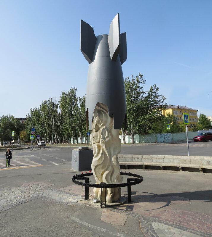 Накрыло...Памятник мирным жителям Сталинграда - ИРЭН@ .