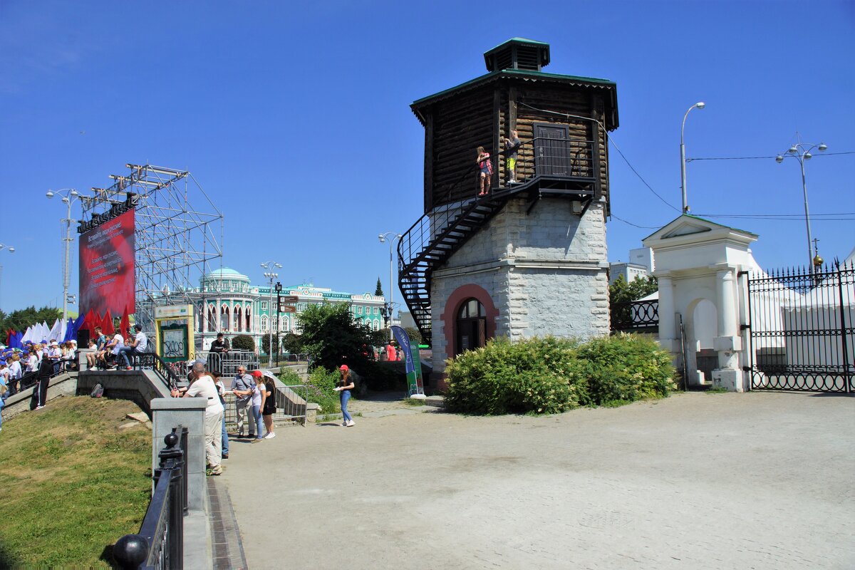Водонапорная башня на Плотинке­­ – один из символов Екатеринбурга, памятник промышленной архитектуры - Наталья Т