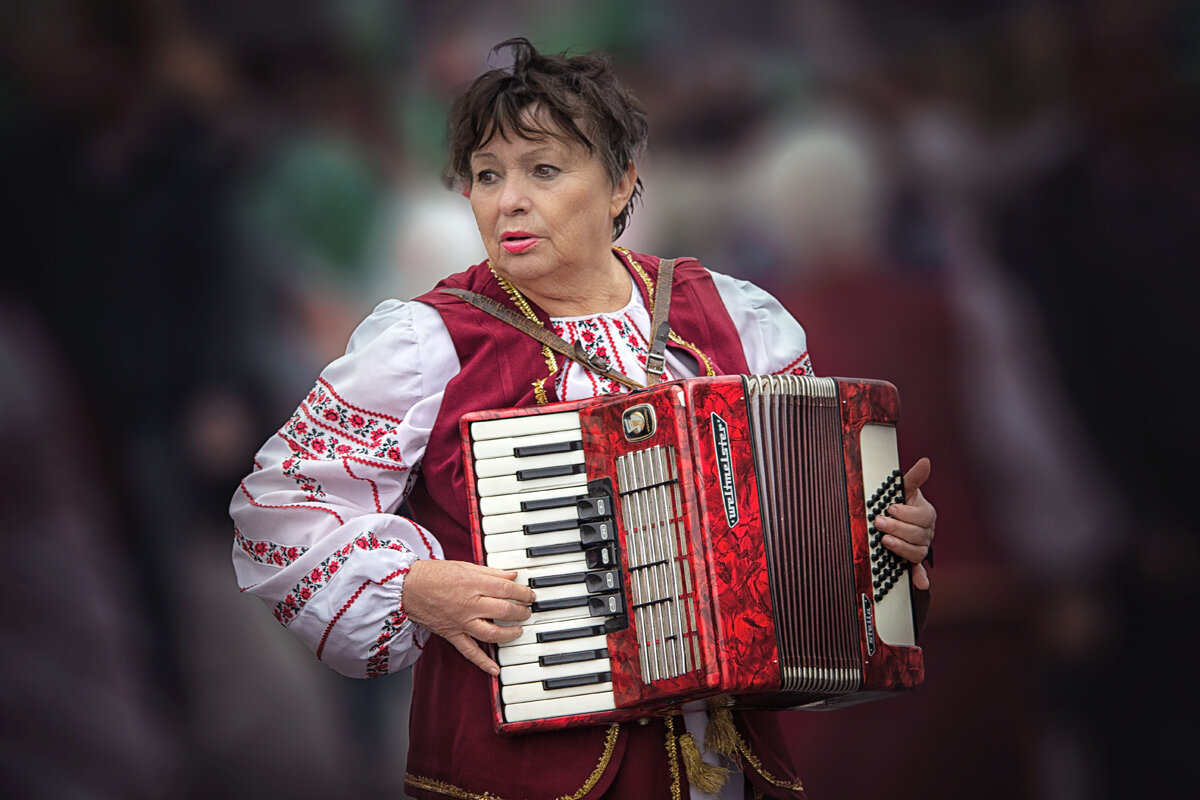 Женщина с аккордеоном... - Павел Тодоров