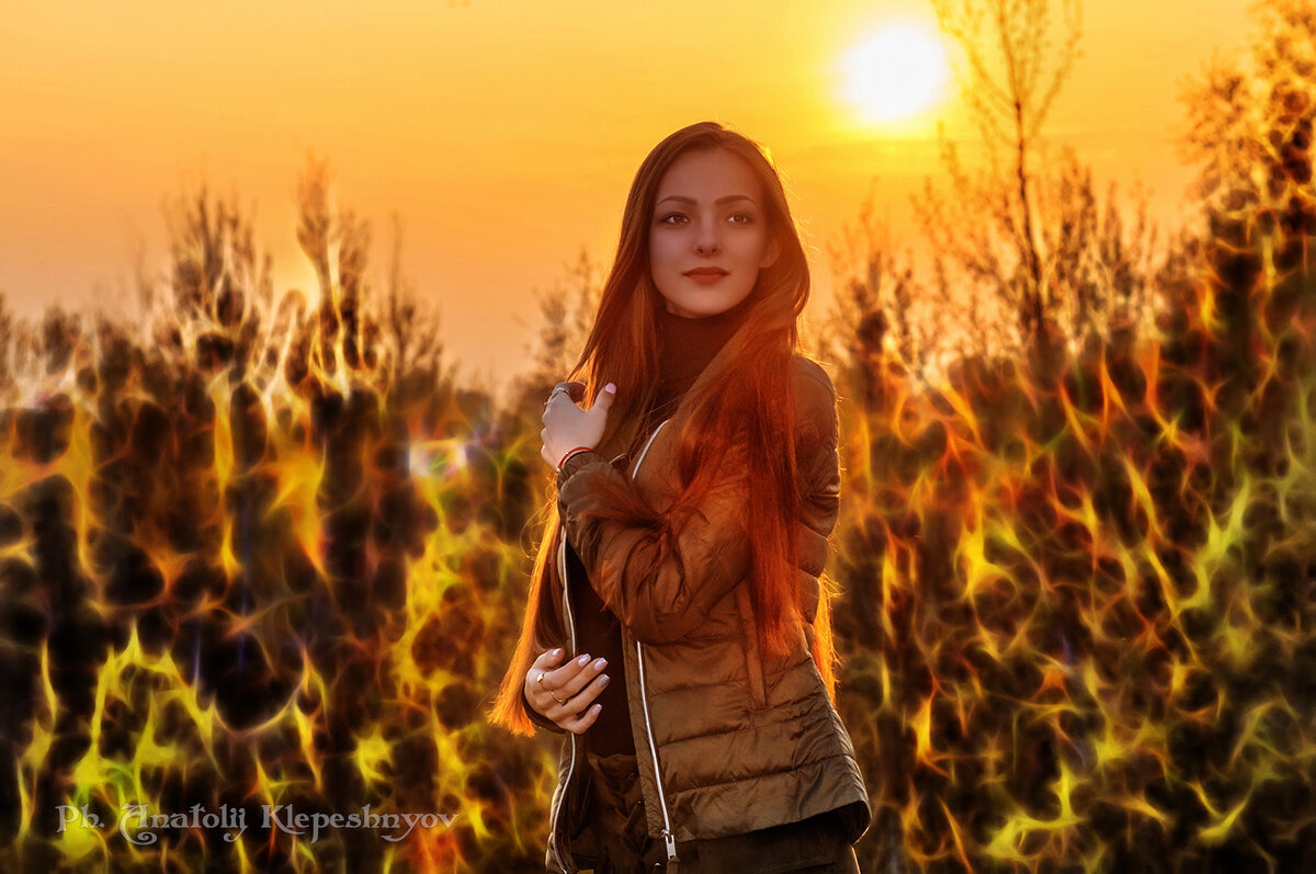 Портрет на фоне рыжего заката - Анатолий Клепешнёв