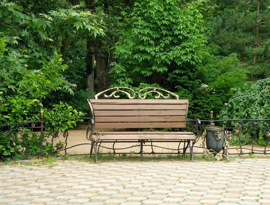 Скамейка в саду - Александр Рыжов