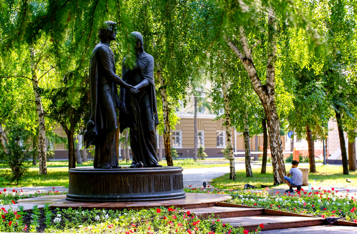 В Театральном сквере - Сергей Царёв