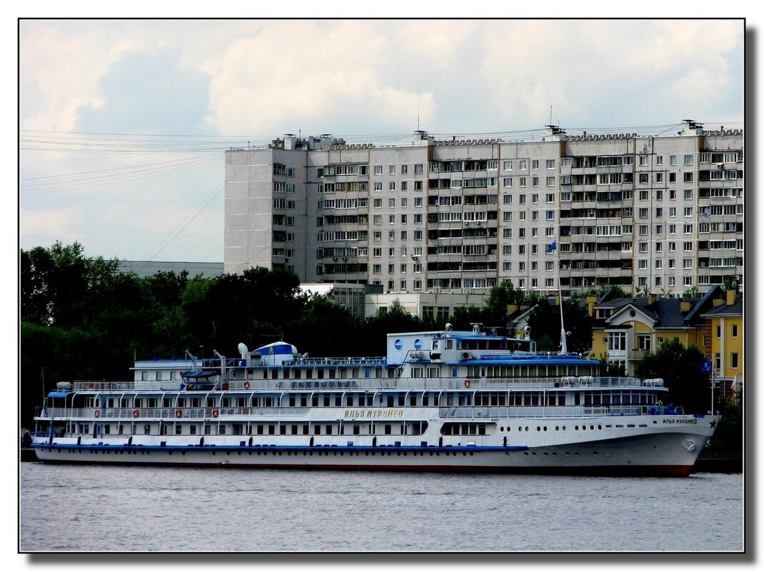 ПО МОСКВА-РЕКЕ - Анатолий Восточный